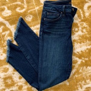 Joe’s Jeans dark wash fringed skinny ankle ✨💙